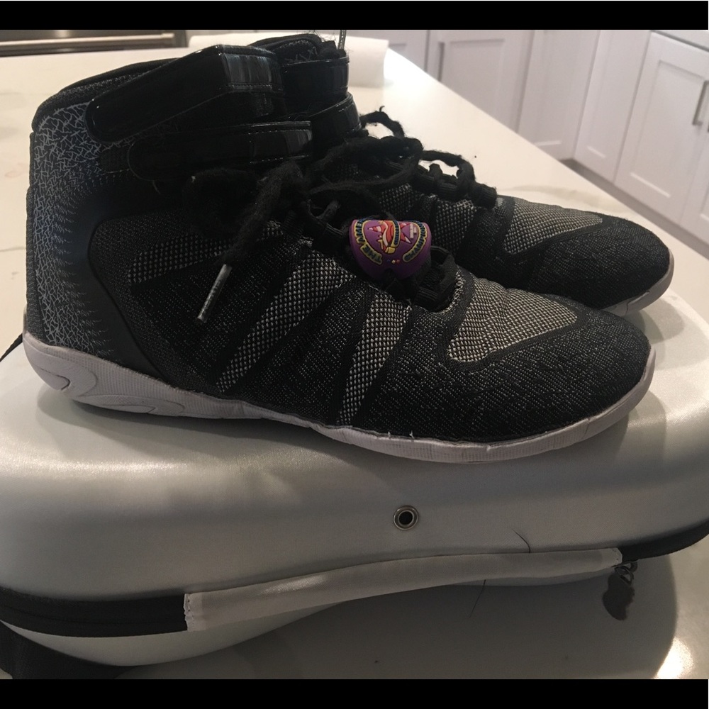 Nfinity cheer shoes 7.5
